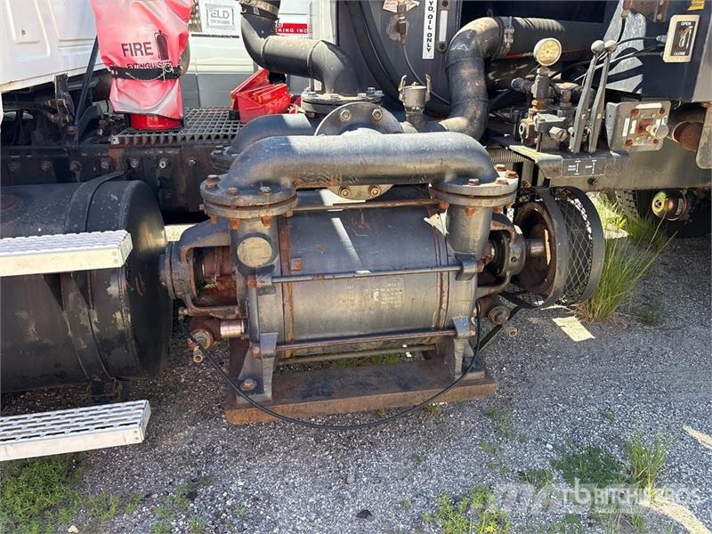 Mack CH613 Saug- und Druckwagen