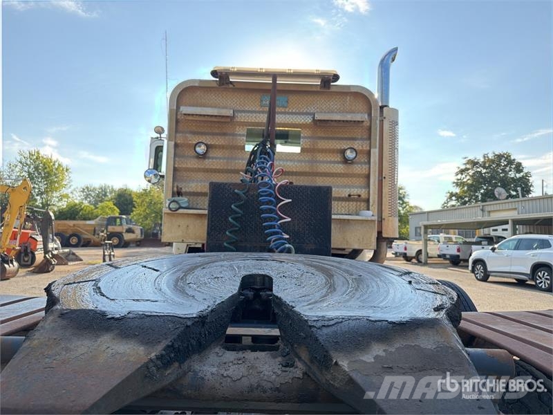Mack CH613 Trekkers