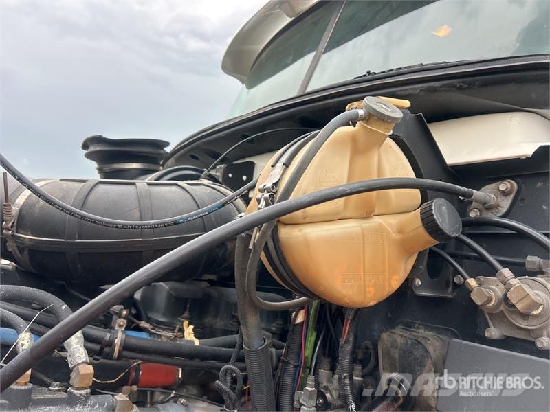 Mack CH613 Autotractoare
