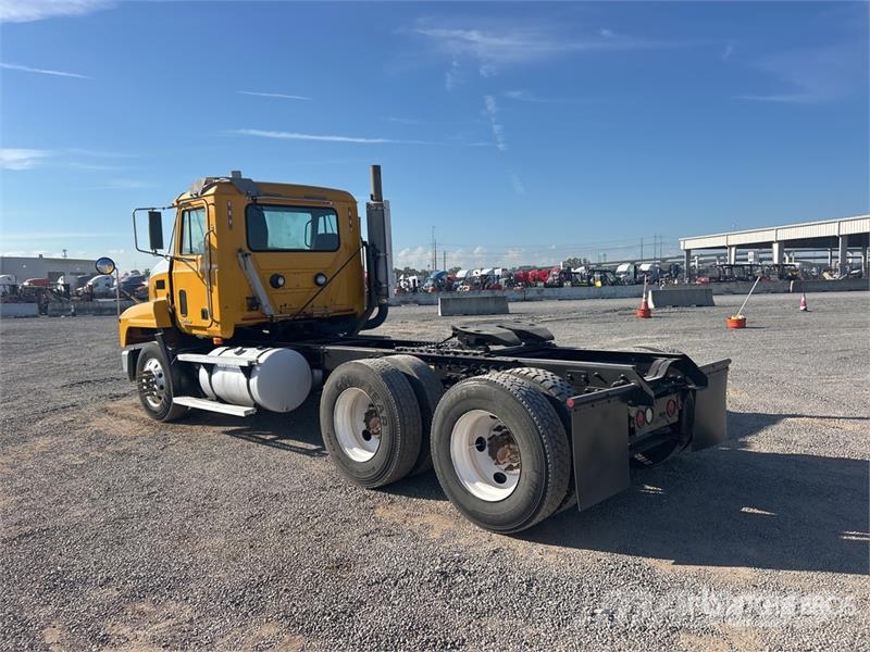 Mack CH613 Naudoti vilkikai
