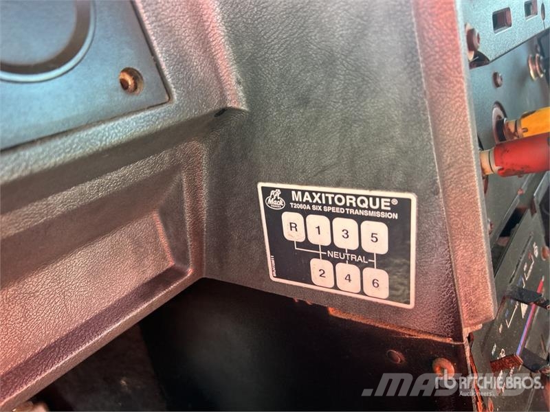 Mack CH613 Naudoti vilkikai
