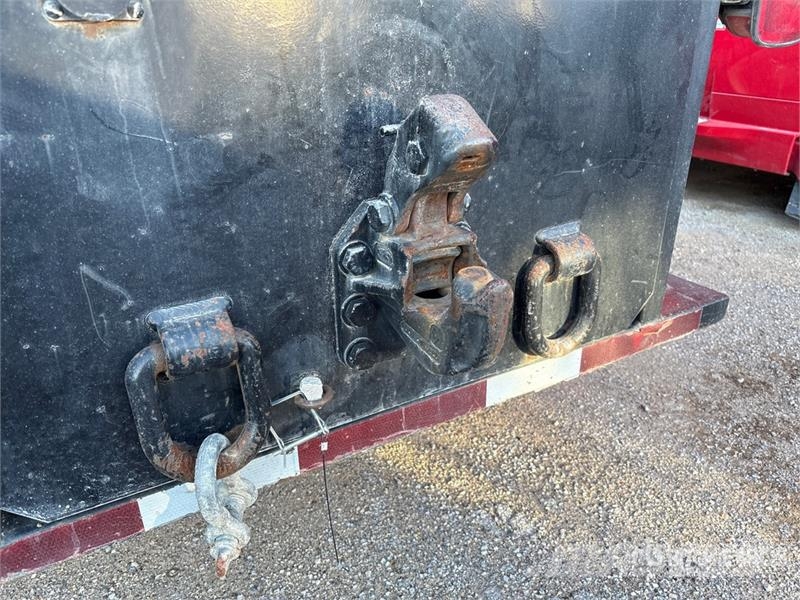 Mack CH613 Tovornjaki s kesonom/platojem