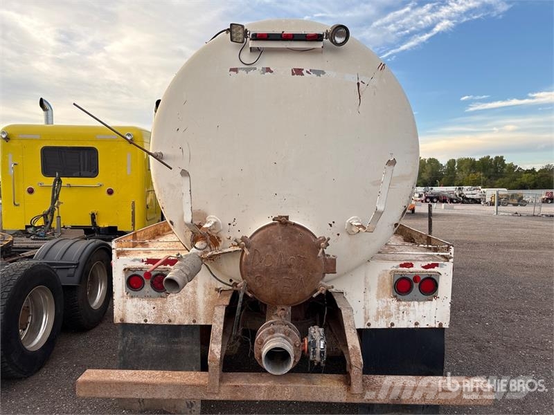 Mack CH613 Commercial vehicle