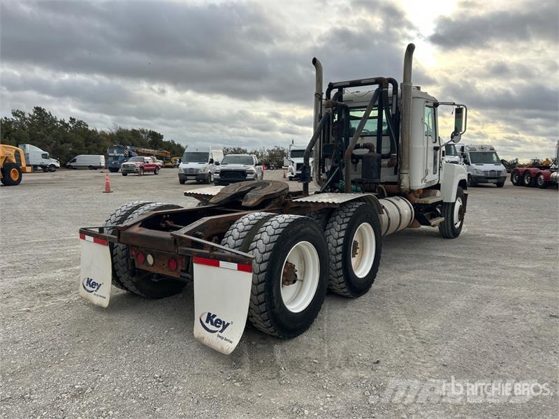 Mack CH613 Тягачі
