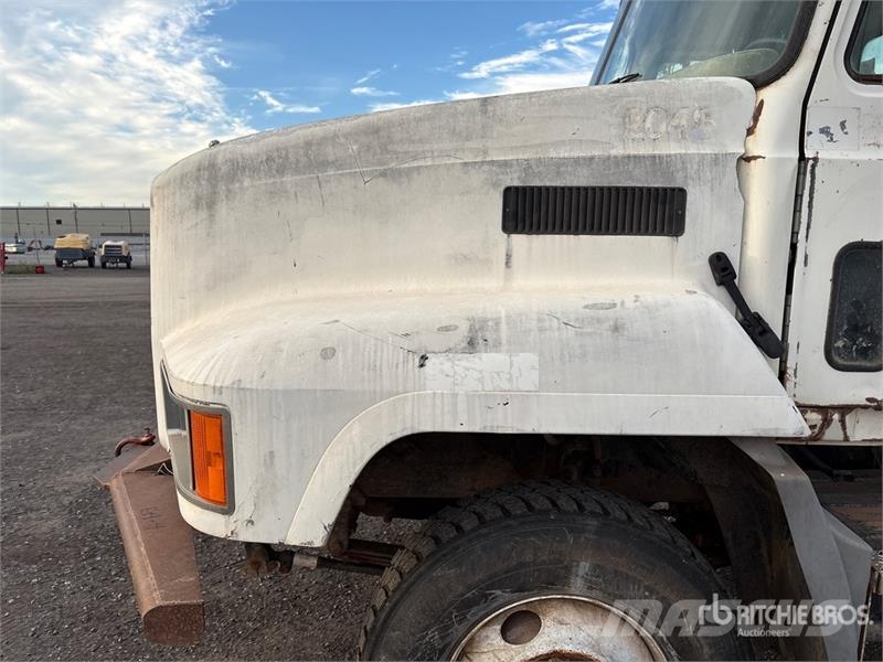 Mack CH613 Commercial vehicle