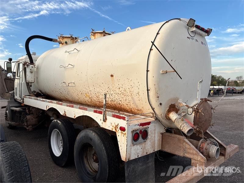 Mack CH613 Commercial vehicle