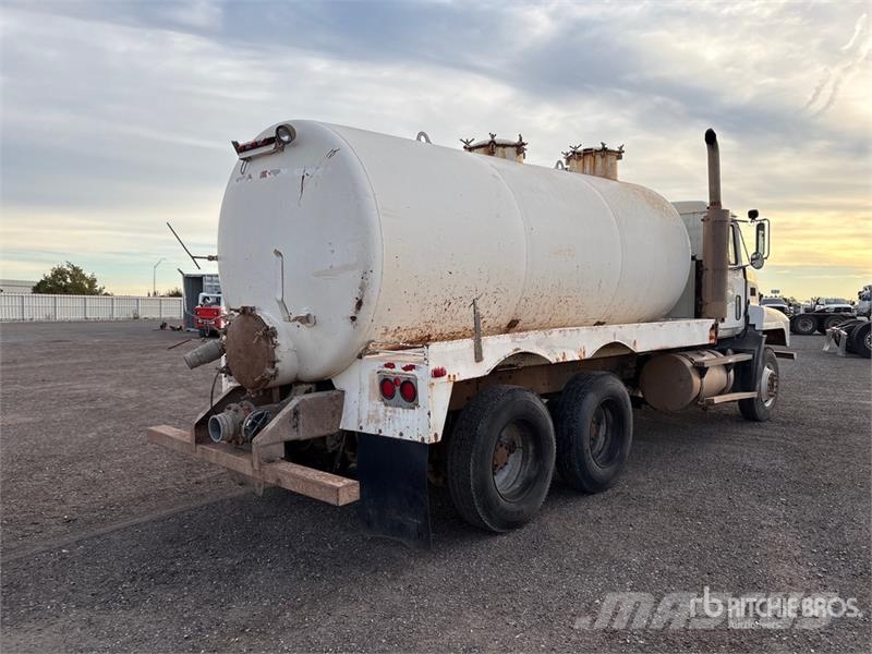 Mack CH613 Commercial vehicle