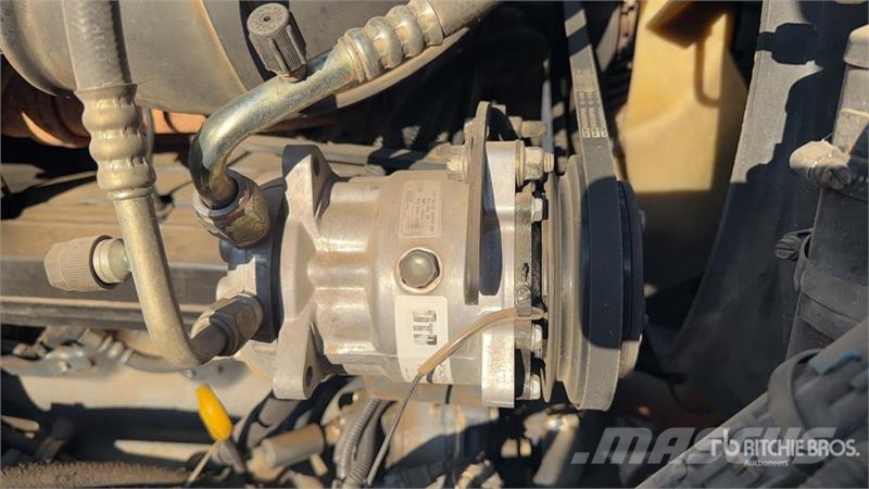 Mack CH613 Trekkers