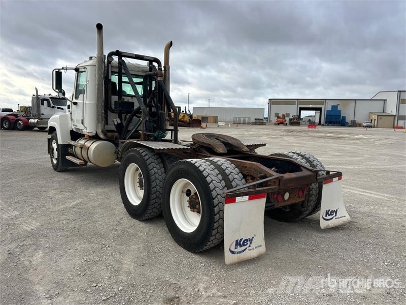 Mack CH613 Тягачі