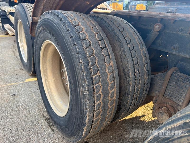 Mack CH613 Trekkers