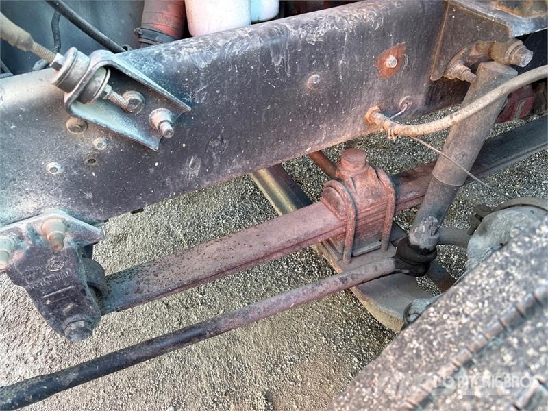 Mack CH613 Tovornjaki s kesonom/platojem