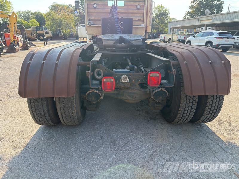 Mack CH613 Trekkers