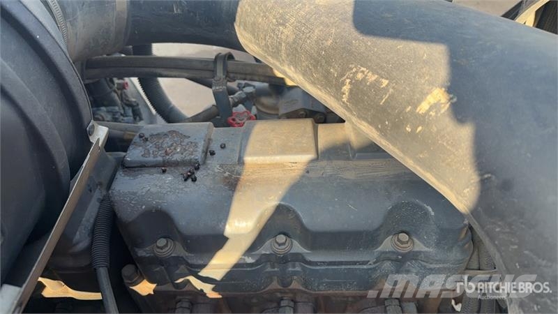 Mack CH613 Trekkers