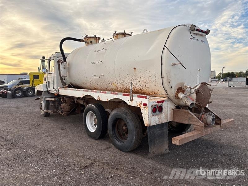 Mack CH613 Commercial vehicle