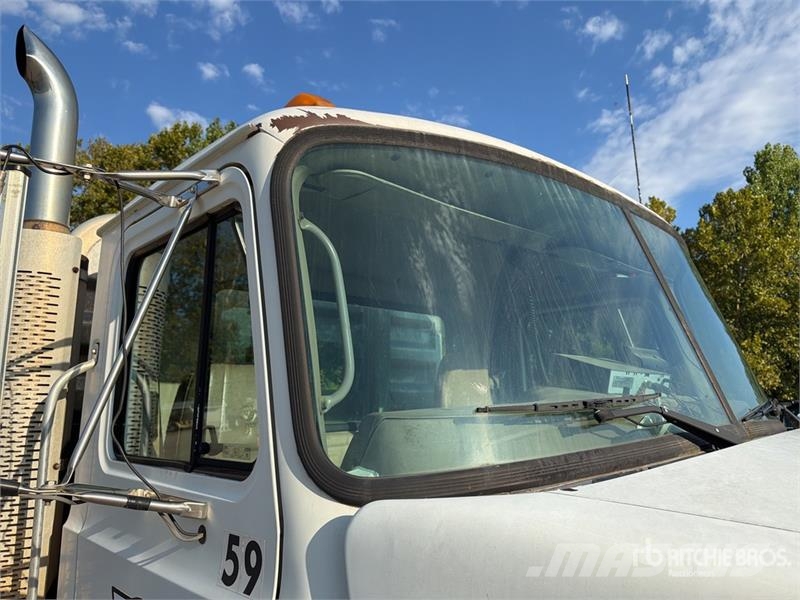 Mack CH613 Trekkers