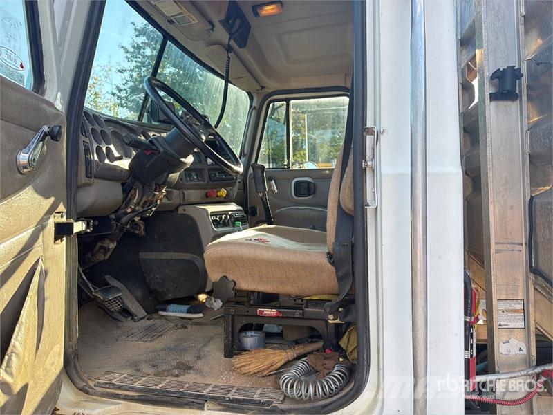 Mack CH613 Trekkers