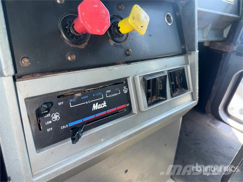 Mack CH613 Nyergesvontatók