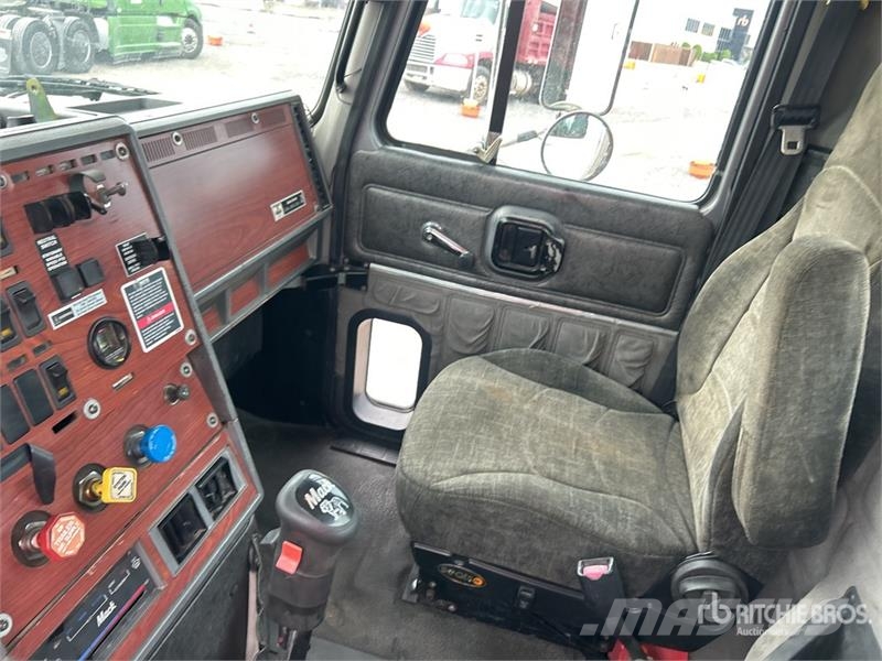 Mack CH613 Autotractoare