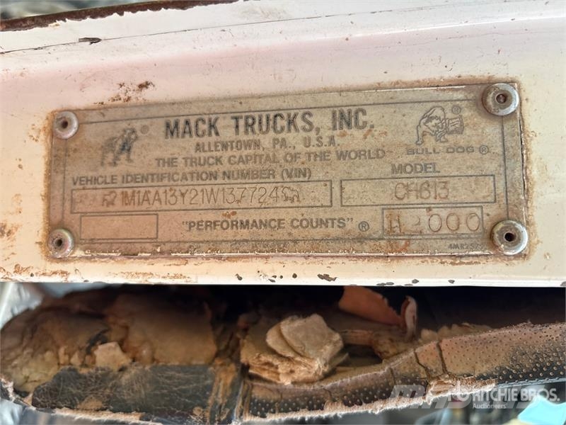Mack CH613 Commercial vehicle