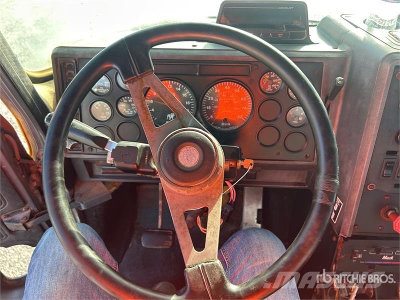 Mack CH613 Naudoti vilkikai