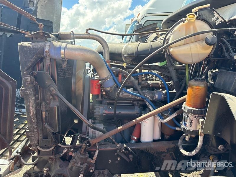 Mack CH613 Saug- und Druckwagen