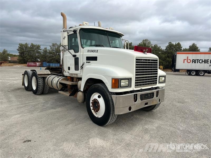 Mack CH613 Тягачі