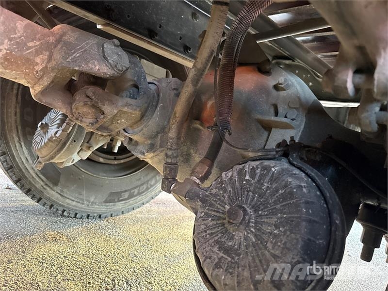 Mack CH613 Tovornjaki s kesonom/platojem