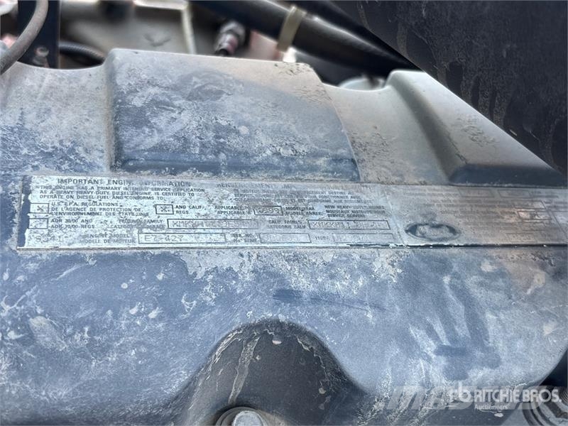 Mack CH613 Tovornjaki s kesonom/platojem