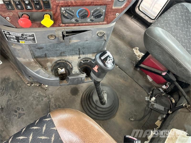 Mack CH613 Тягачі