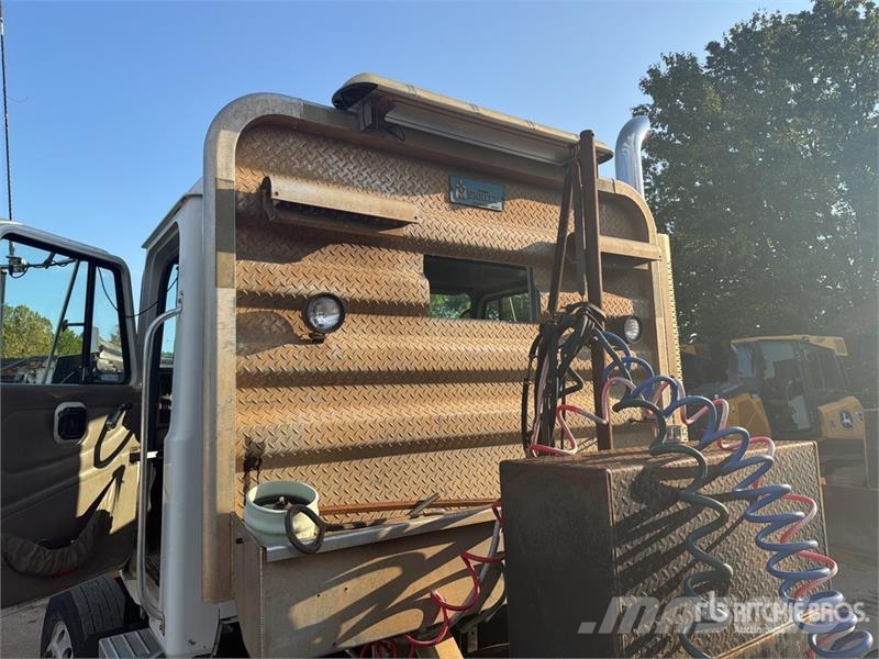 Mack CH613 Trekkers