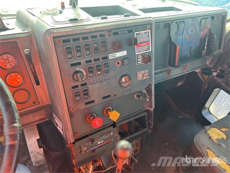 Mack CH613 Naudoti vilkikai