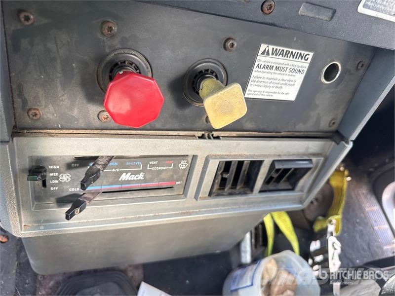 Mack CH613 ダンプ