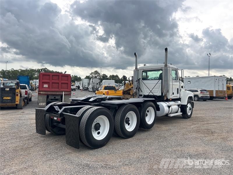 Mack CH613 Autotractoare