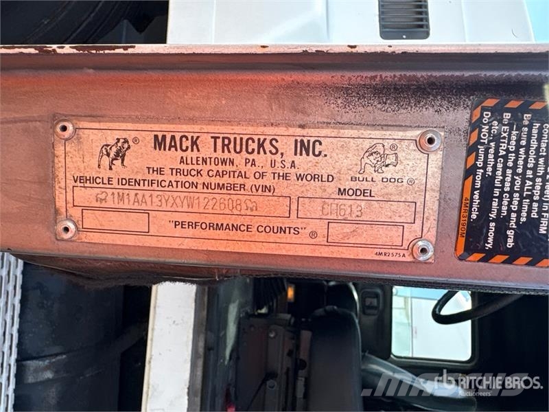 Mack CH613 Saug- und Druckwagen