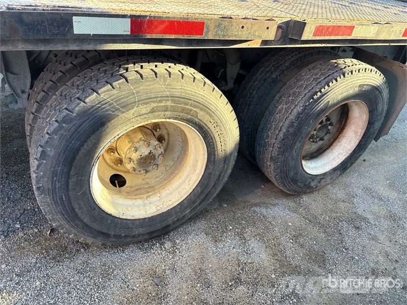 Mack CH613 Tovornjaki s kesonom/platojem