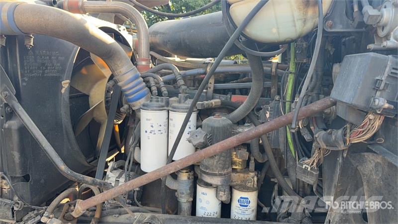 Mack CH613 Trekkers