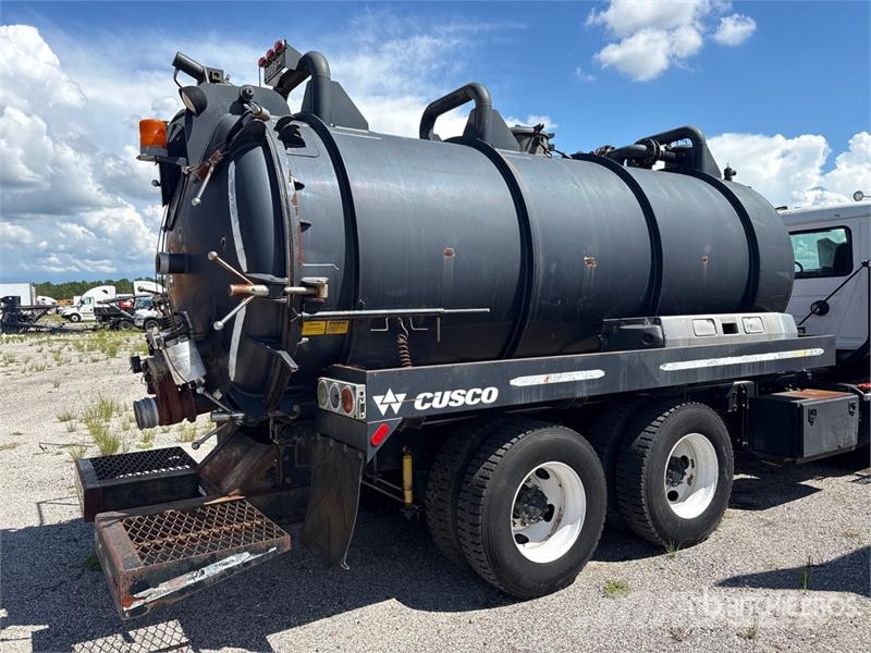 Mack CH613 Saug- und Druckwagen