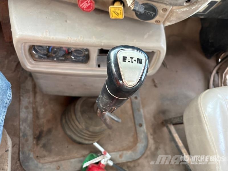 Mack CH613 Commercial vehicle