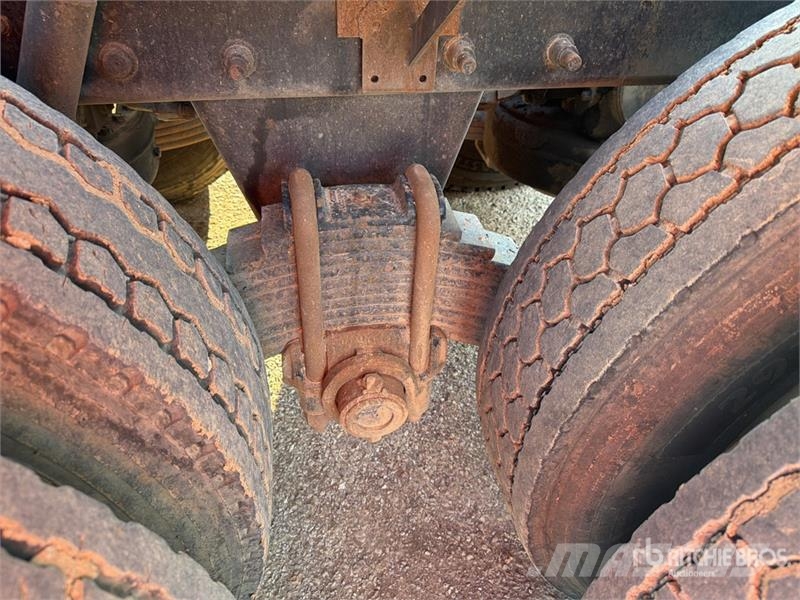 Mack CH613 Trekkers