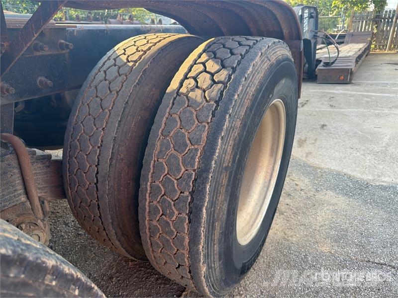 Mack CH613 Trekkers