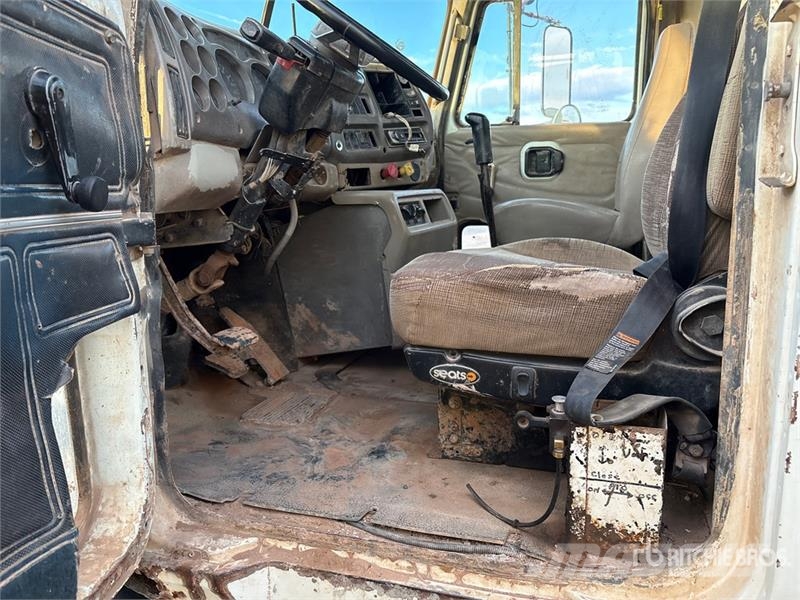 Mack CH613 Commercial vehicle
