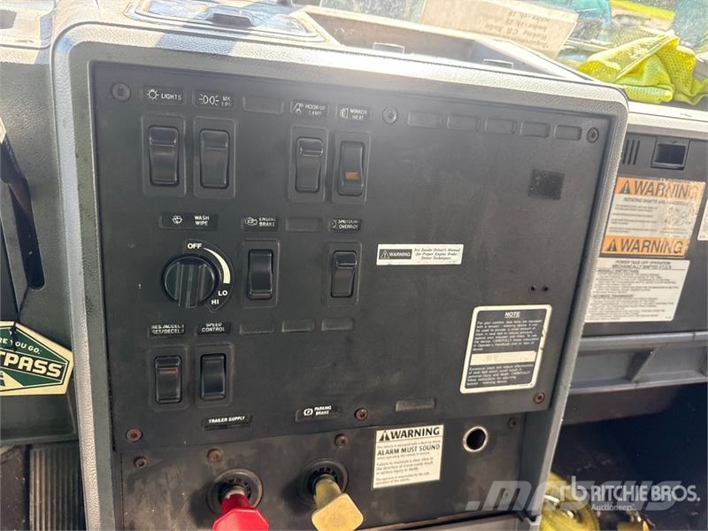 Mack CH613 ダンプ
