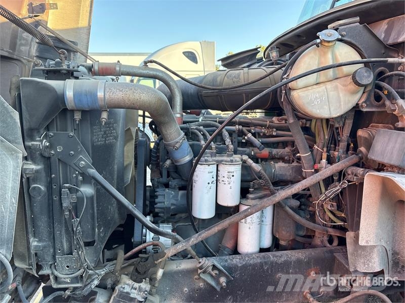 Mack CH613 Tovornjaki s kesonom/platojem