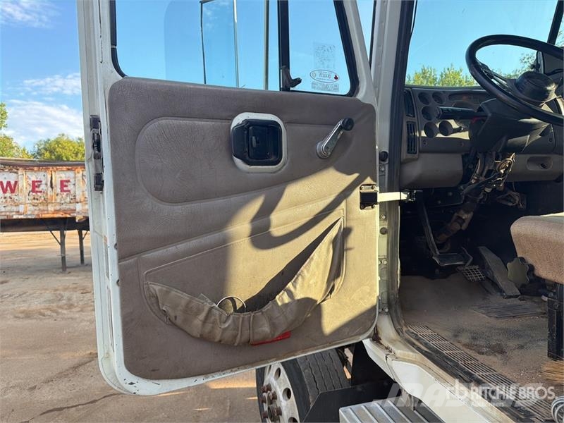 Mack CH613 Trekkers