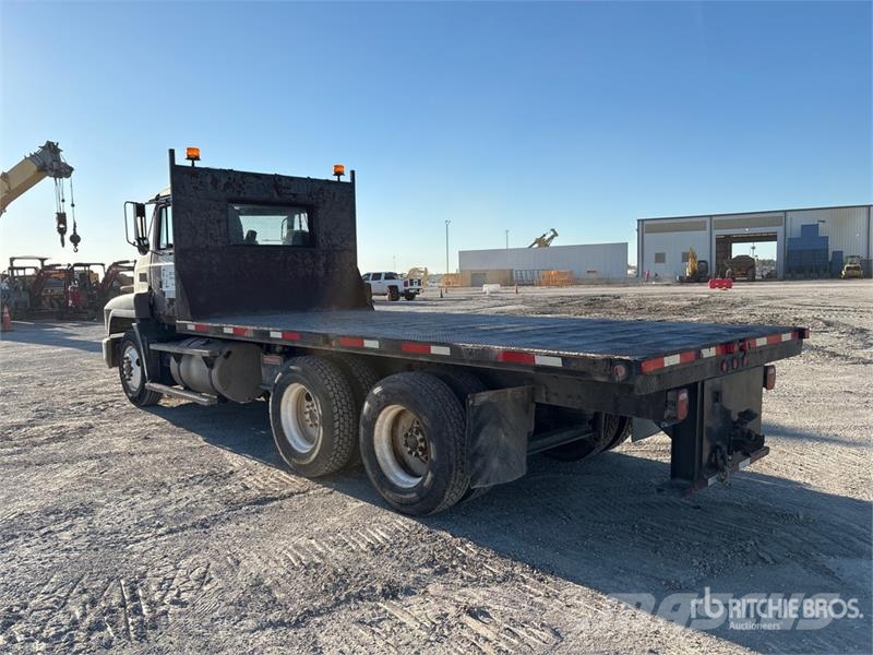 Mack CH613 Tovornjaki s kesonom/platojem