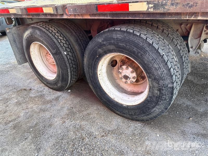 Mack CH613 Tovornjaki s kesonom/platojem
