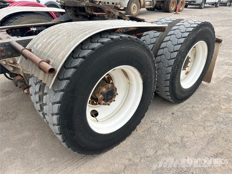 Mack CH613 Тягачі