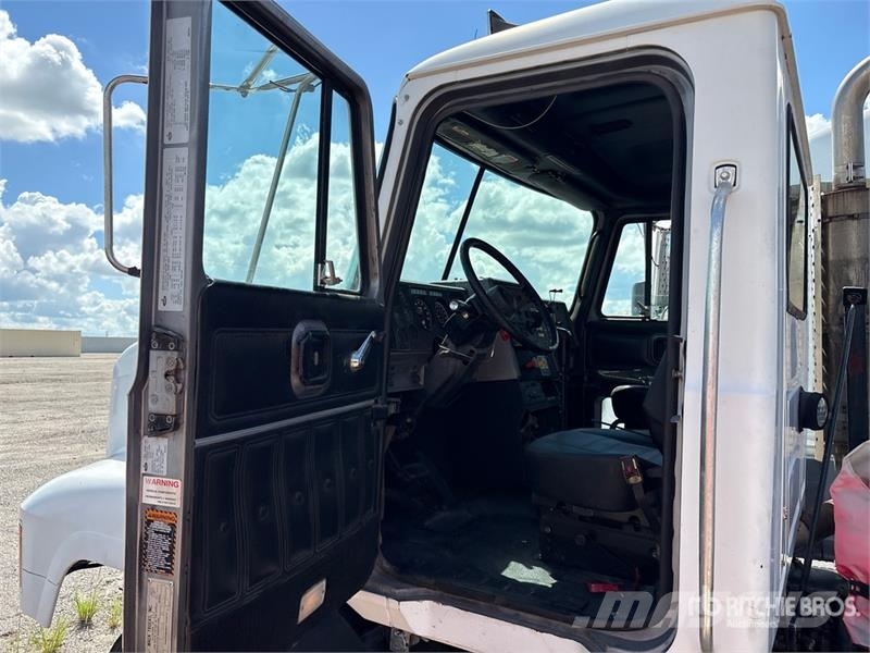 Mack CH613 Saug- und Druckwagen