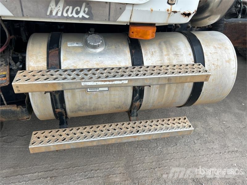 Mack CH613 Тягачі