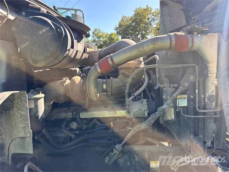 Mack CH613 وحدات الجر